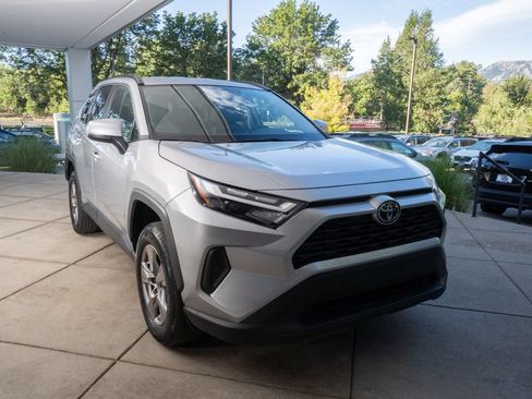 Used 2025 Toyota RAV4 XLE AWD/4WD image 2