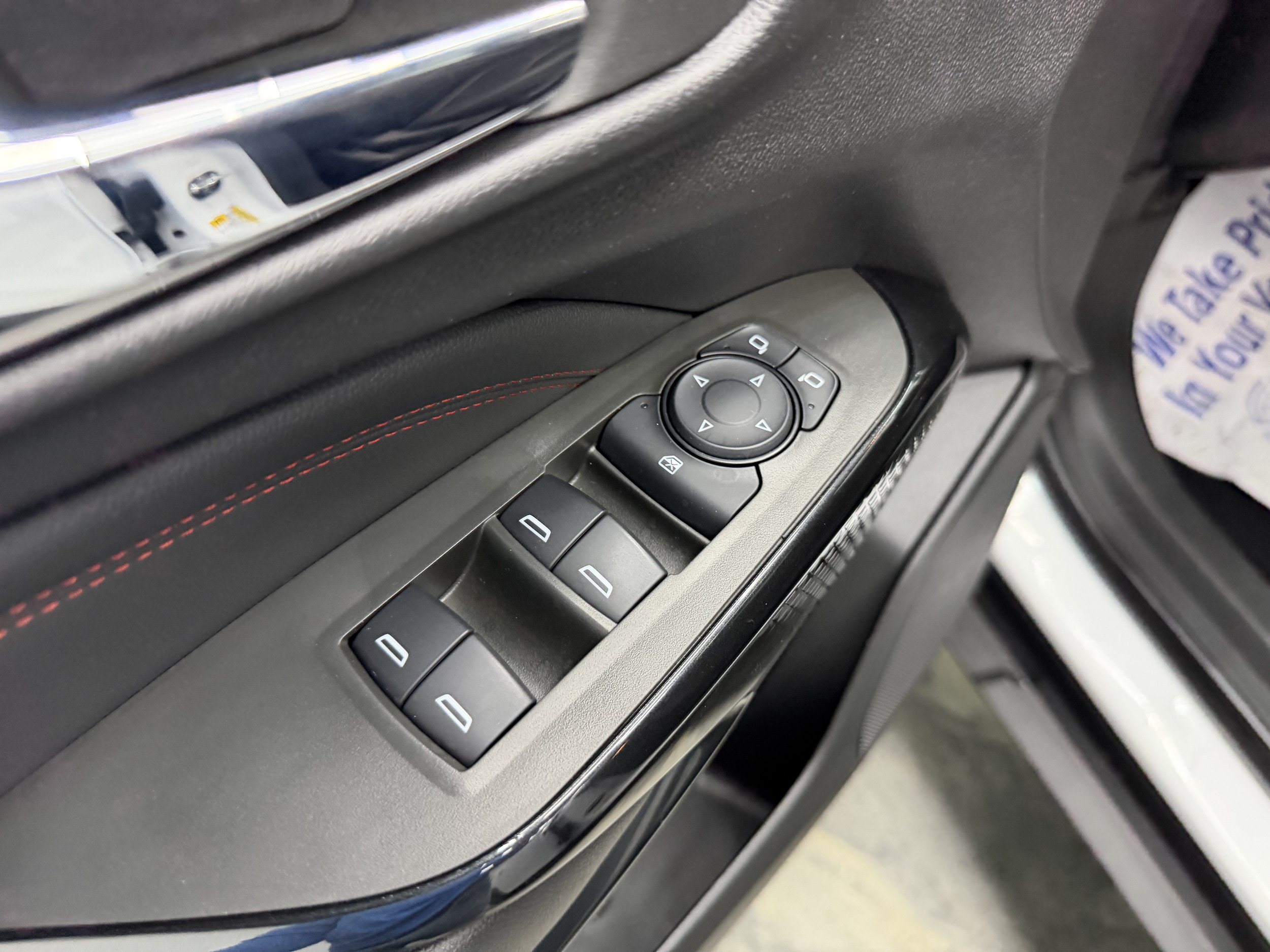 Used 2024 Chevrolet Trax RS w/ Sunroof Package FWD image 11
