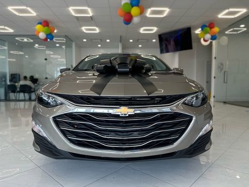 Used 2022 Chevrolet Malibu LT image 2
