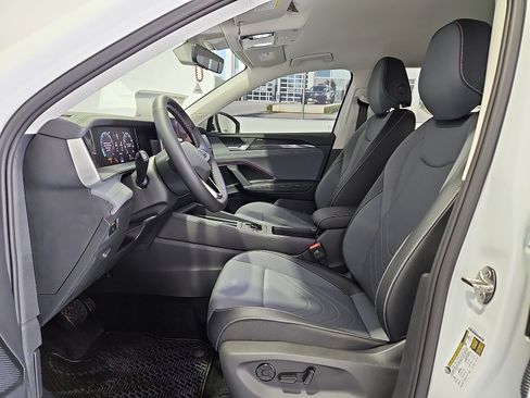 New 2026 Volkswagen Tiguan SE FWD image 17