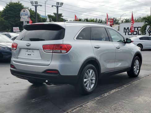 Used 2017 Kia Sorento LX image 6