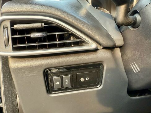 Used 2019 Jaguar F-PACE Premium image 13