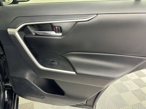 Used 2019 Toyota RAV4 XLE Premium image 27