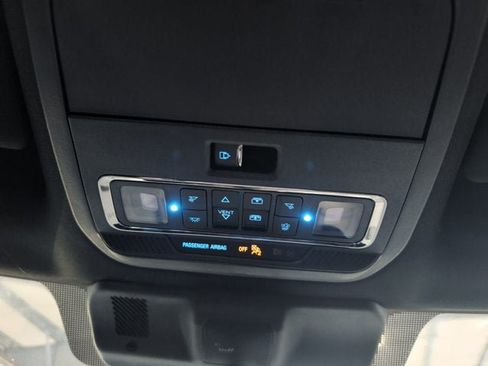 Used 2025 Ford F250 4x4 Crew Cab Super Duty image 13