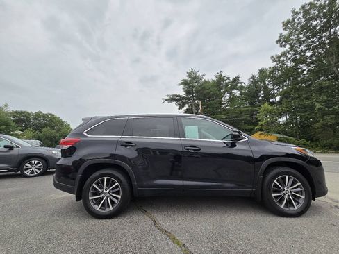 Used 2017 Toyota Highlander XLE w/ Carpet Mat Package AWD/4WD image 7
