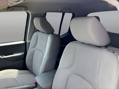 Used 2018 Nissan Frontier SV RWD image 8