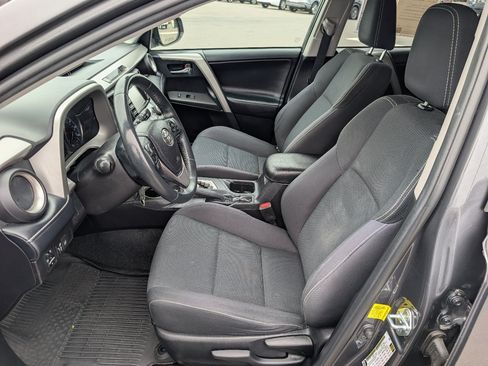 Used 2018 Toyota RAV4 XLE FWD image 2