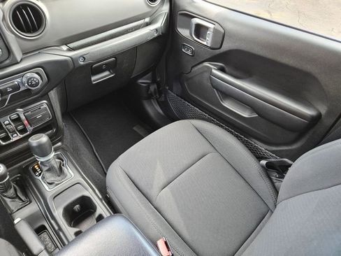 Used 2021 Jeep Gladiator Sport image 15
