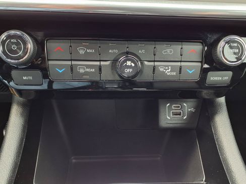 Used 2024 Jeep Compass Limited AWD/4WD image 22