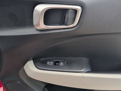 Used 2025 Hyundai Venue SEL FWD image 33