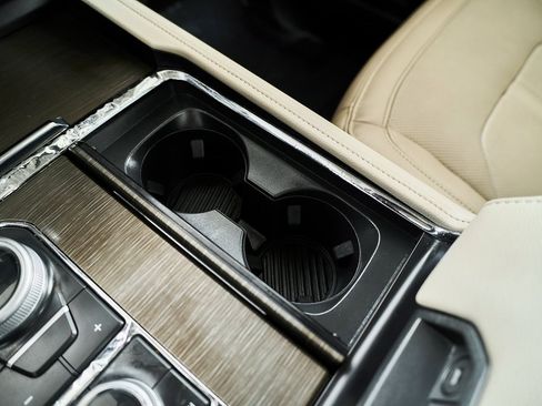 Used 2024 Ford Expedition Limited image 42