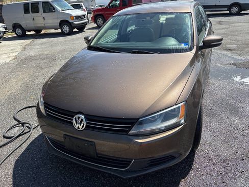 Used 2013 Volkswagen Jetta SE image 2