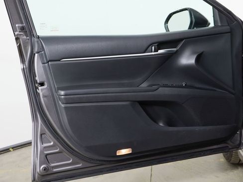 Used 2018 Toyota Camry SE image 16