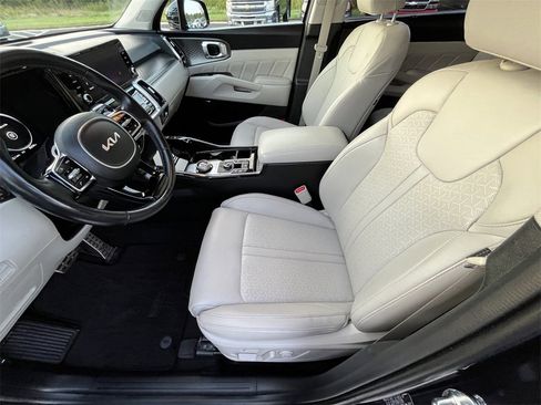 Used 2023 Kia Sorento SX Prestige image 12
