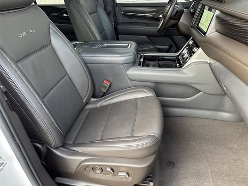 Used 2022 GMC Yukon XL Denali image 13