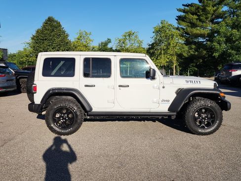 Used 2023 Jeep Wrangler Unlimited w/ Sun & Screen Package AWD/4WD image 8