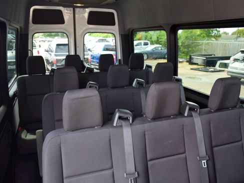 Used 2025 Mercedes-Benz Sprinter 2500 image 21