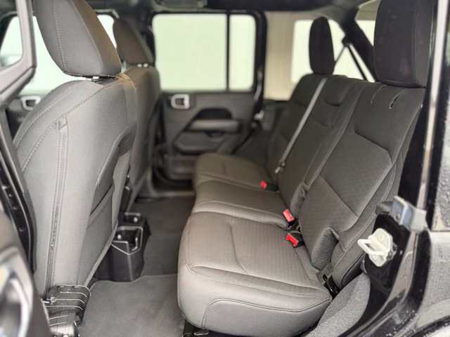 Used 2019 Jeep Wrangler Unlimited Sahara AWD/4WD image 21
