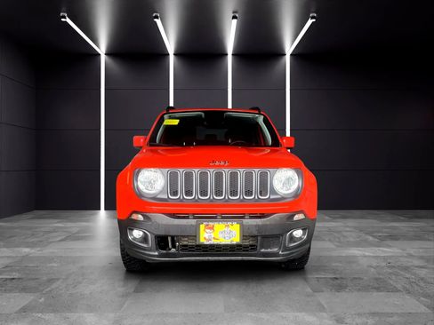 Used 2018 Jeep Renegade Latitude w/ Cold Weather Group AWD/4WD image 4