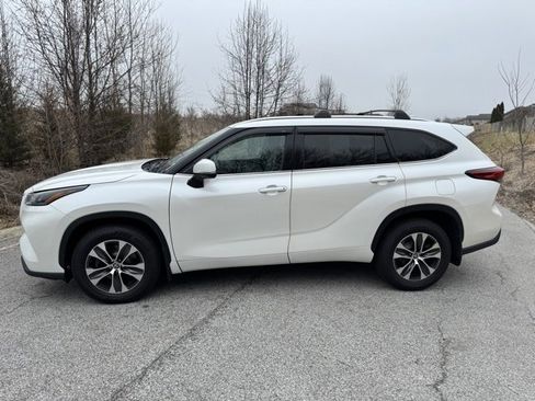 Used 2021 Toyota Highlander XLE image 9