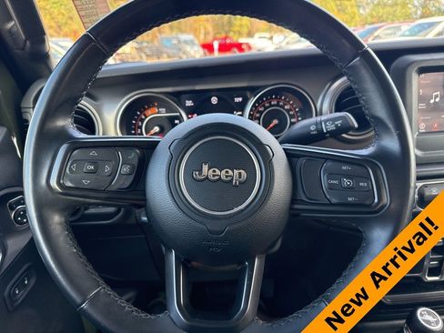 Used 2022 Jeep Gladiator Sport image 15