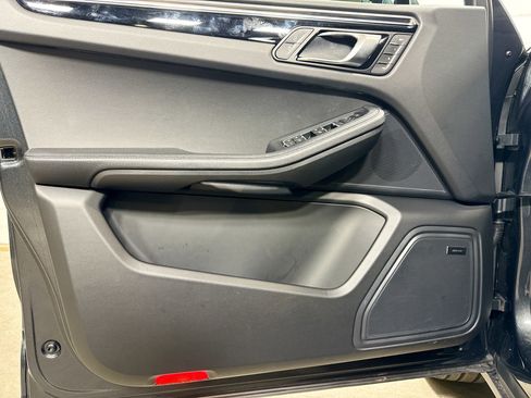 Certified 2026 Porsche Macan image 22