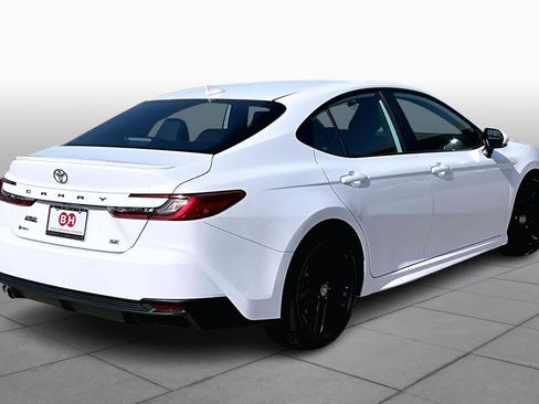Used 2025 Toyota Camry SE image 13