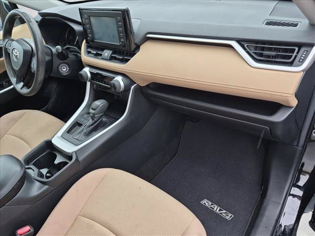 Used 2019 Toyota RAV4 LE FWD image 18