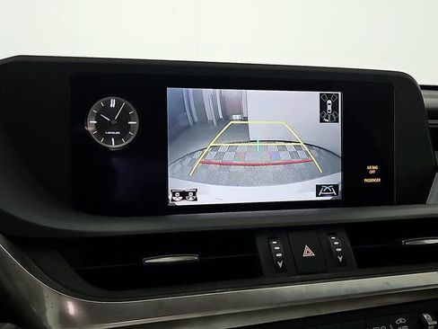 Used 2021 Lexus ES 300h w/ Premium Package image 19