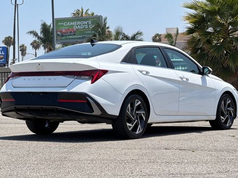 Used 2025 Hyundai Elantra SEL FWD image 4