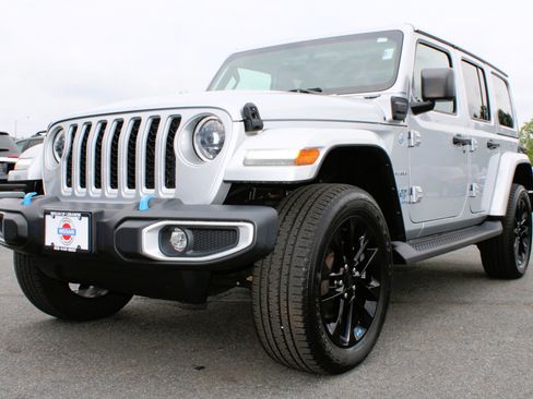 Used 2023 Jeep Wrangler Unlimited Sahara w/ Cold Weather Group AWD/4WD image 1
