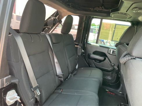 Used 2018 Jeep Wrangler Unlimited Sport AWD/4WD image 22