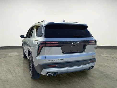 Used 2024 Chevrolet Traverse Z71 w/ Enhanced Driving Package image 6