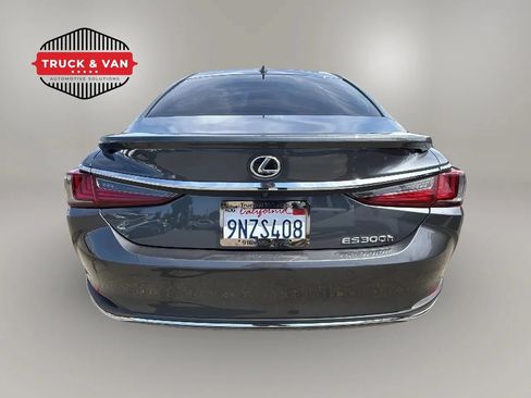 Used 2024 Lexus ES 300h w/ Premium Package FWD image 4