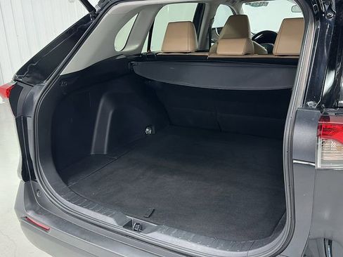 Used 2022 Toyota RAV4 XLE Premium image 17