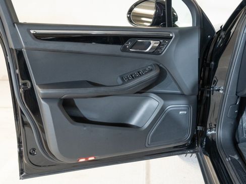 Certified 2026 Porsche Macan AWD/4WD image 20