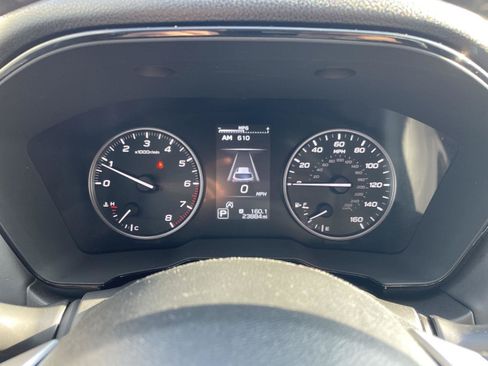Used 2024 Subaru Outback Premium AWD/4WD image 2