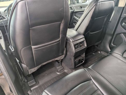 Used 2019 Ford Edge SEL w/ Equipment Group 201A AWD/4WD image 16