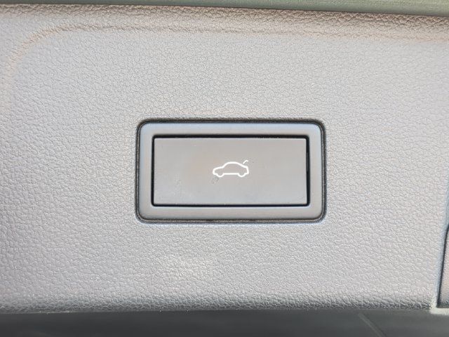 Used 2024 Volkswagen Atlas Peak Edition SEL AWD/4WD image 13