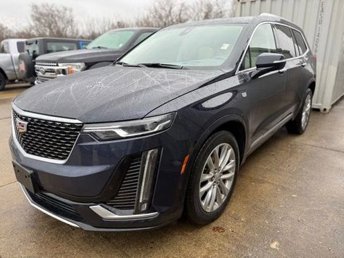 Used 2022 Cadillac XT6 Premium Luxury w/ Technology Package image 2