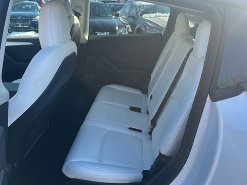 Used 2022 Tesla Model Y Long Range image 14