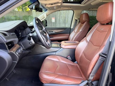 Used 2017 Cadillac Escalade Premium Luxury w/ LPO, Radiant Package AWD/4WD image 17
