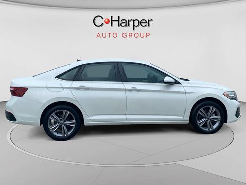 Used 2023 Volkswagen Jetta SE FWD image 2