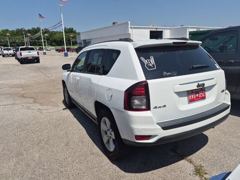 Used 2017 Jeep Compass Latitude AWD/4WD image 4