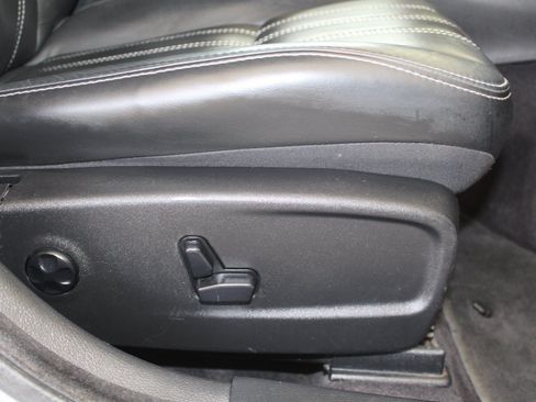 Used 2017 Chrysler 300 S AWD/4WD image 18