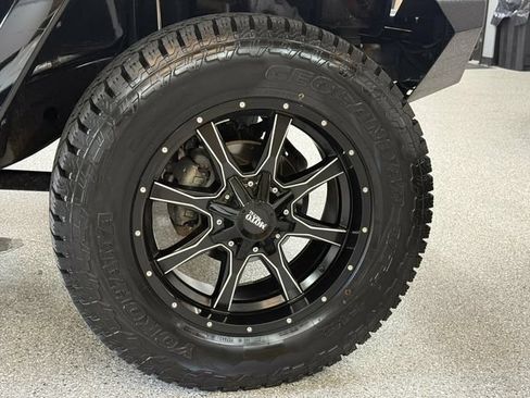 Used 2017 Jeep Wrangler Unlimited Sahara AWD/4WD image 35