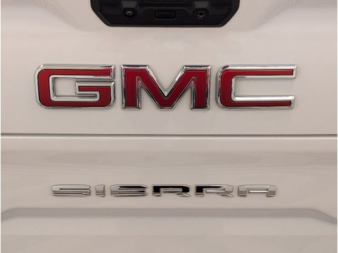 Used 2024 GMC Sierra 1500 AT4 w/ Technology Package AWD/4WD image 5