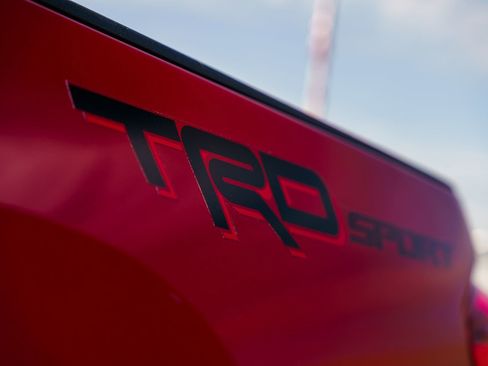 Used 2019 Toyota Tacoma SR5 RWD image 17
