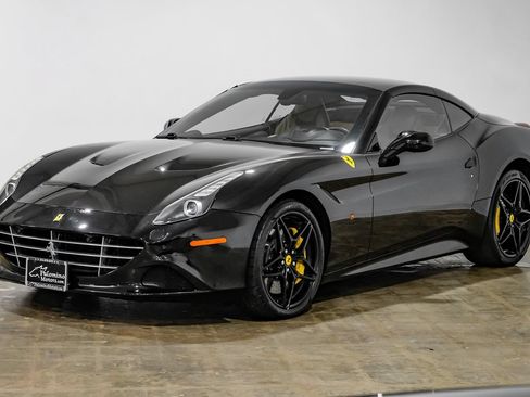 Used 2015 Ferrari California T RWD image 6