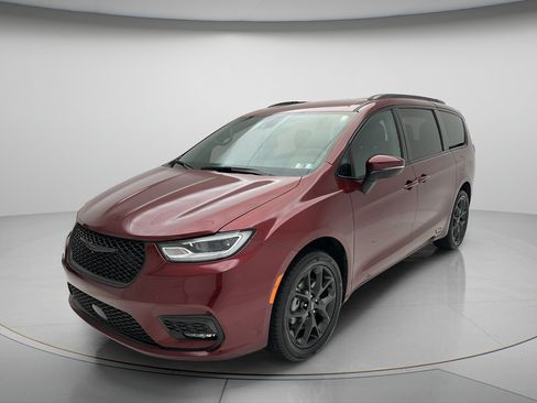 Used 2023 Chrysler Pacifica Touring-L w/ S Appearance Package AWD/4WD image 3